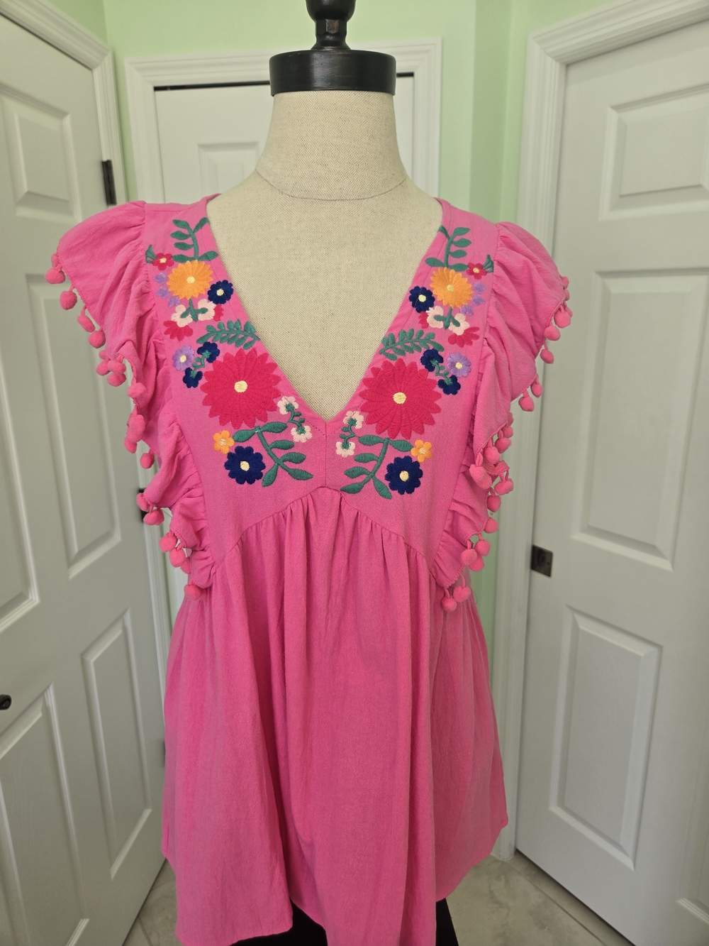 NWT Umgee Bright Hot Pink Floral Embroidered Pom-Pom Tunic Top Boho S